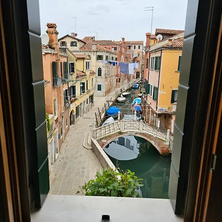 Casa Rossa Vista Canale Apartment Venice