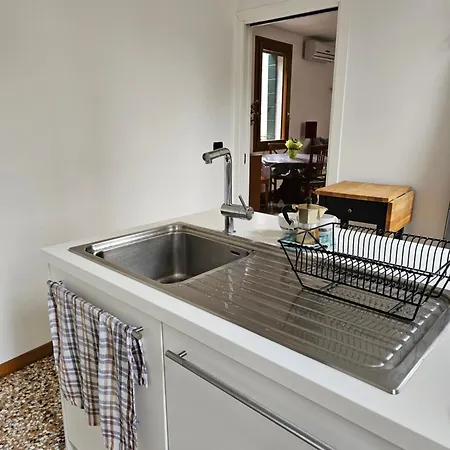 Casa Rossa Vista Canale Apartment