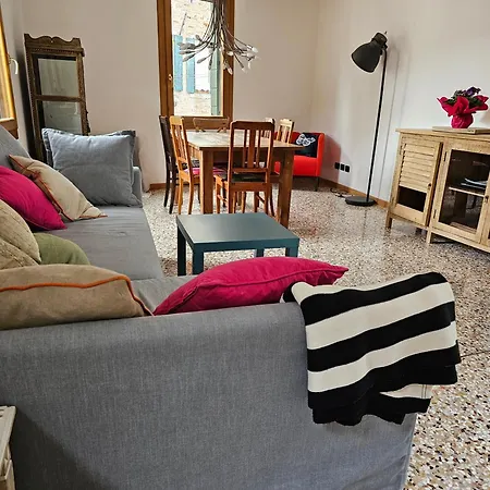 Casa Rossa Vista Canale Apartment