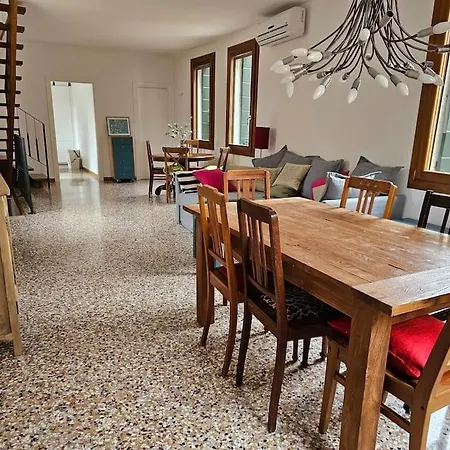 Casa Rossa Vista Canale Apartment *